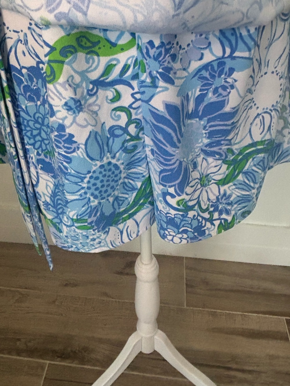 LILLY PULITZER Kylo Strapless Romper in Prenchie Blue Suns Out. Size 4 - Picture 3 of 8